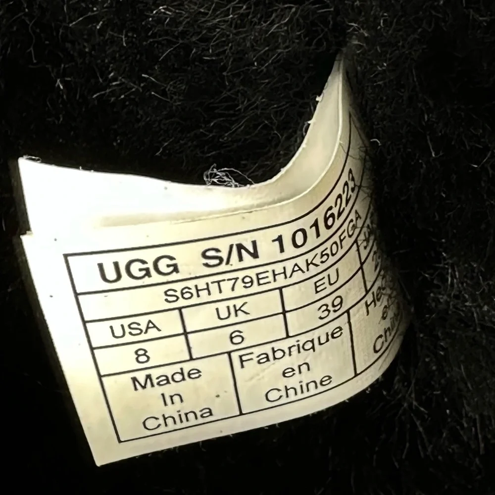 UGG Women’s Classic Short II Size 8